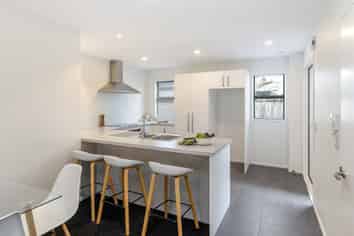 8/34 John Campbell Crescent, Hillmorton