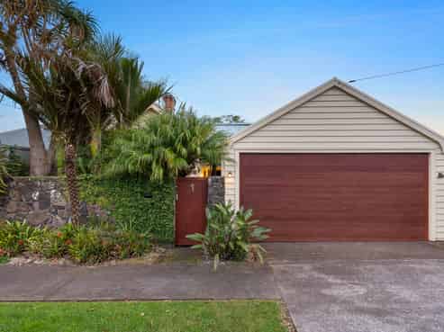 1 Springfield Road, Western Springs