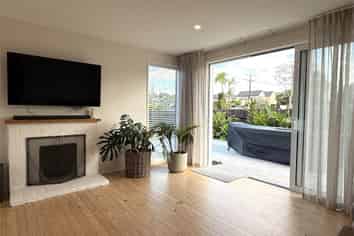 16 Eskdale Road, Birkdale