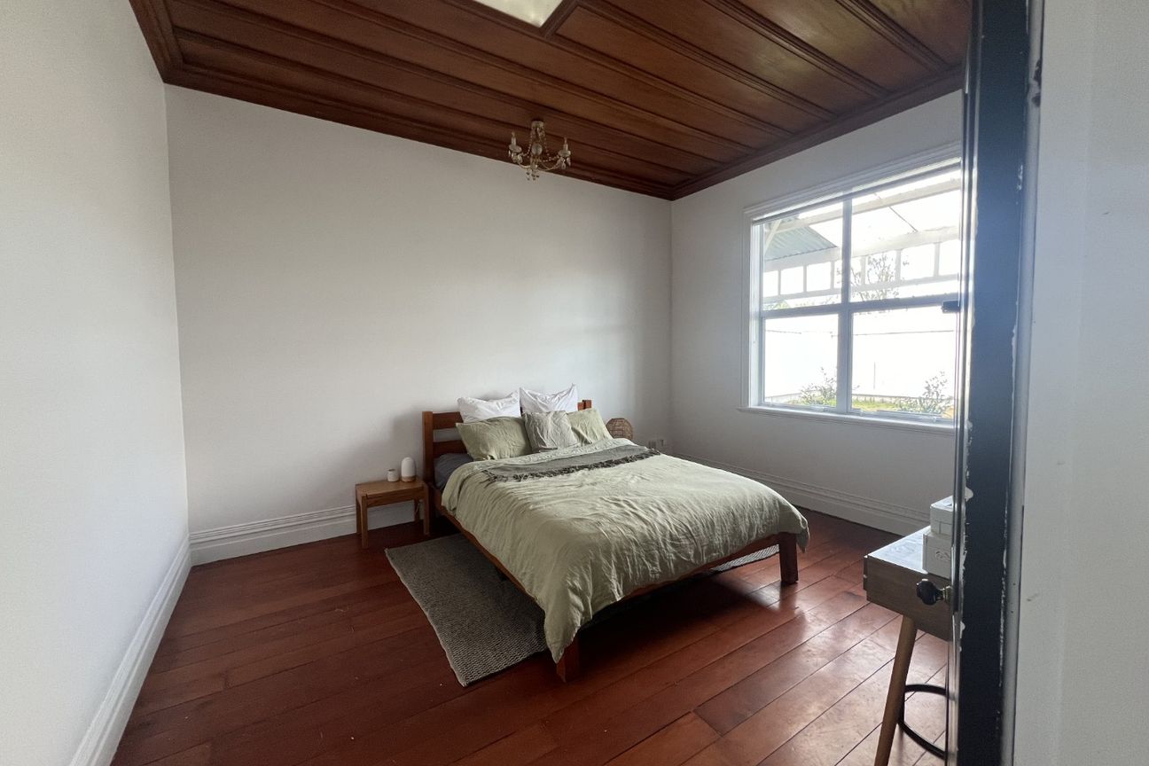 Fully Furnished / Option for Partly Furnished 1910 Cottage with Modern Comforts - Widok 6