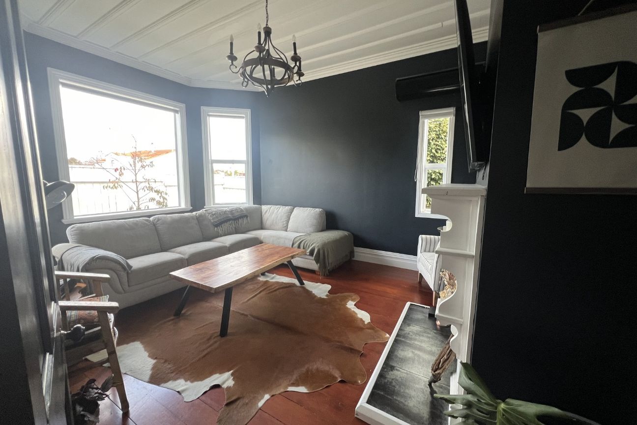 Fully Furnished / Option for Partly Furnished 1910 Cottage with Modern Comforts - Widok 3