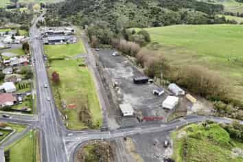 Secure industrial yard - prime highway location