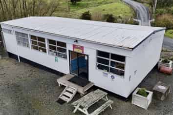 Secure industrial yard - prime highway location