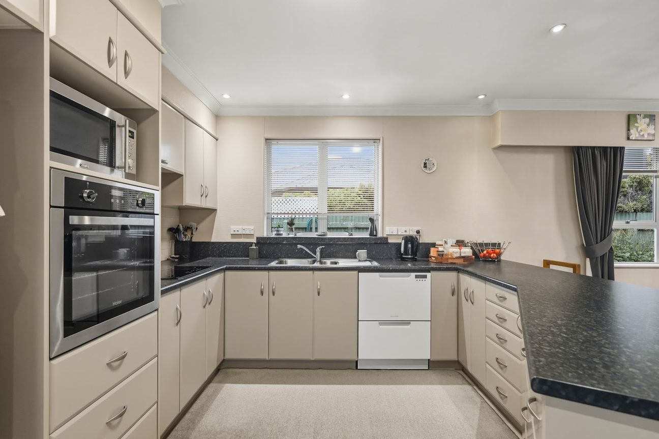 A practical, secure and spacious family home. - Widok 4