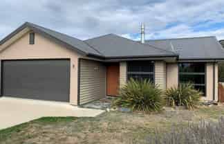 32 Ash Avenue, Albert Town