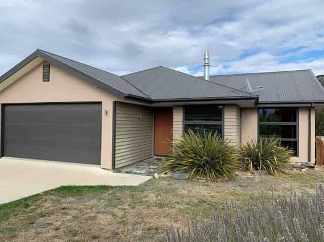 32 Ash Avenue, Albert Town