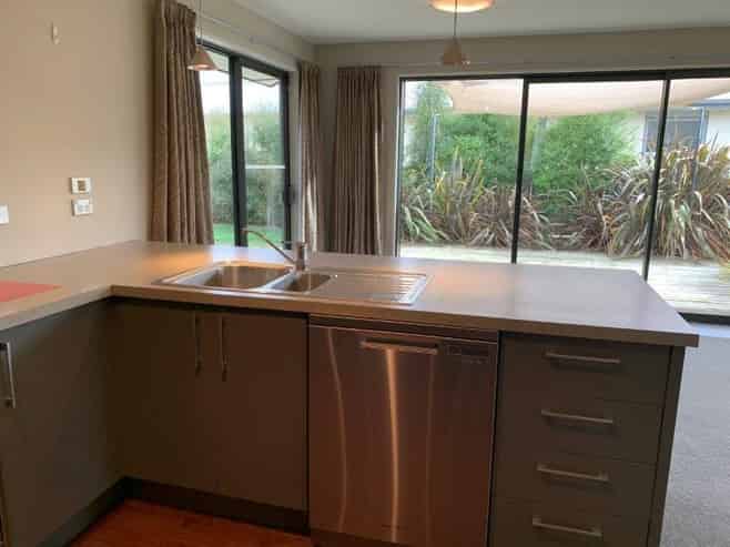 32 Ash Avenue, Albert Town