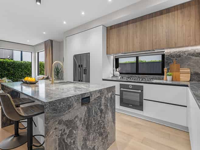 8 Ryanville Lane, St Heliers