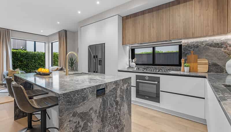 8 Ryanville Lane, St Heliers