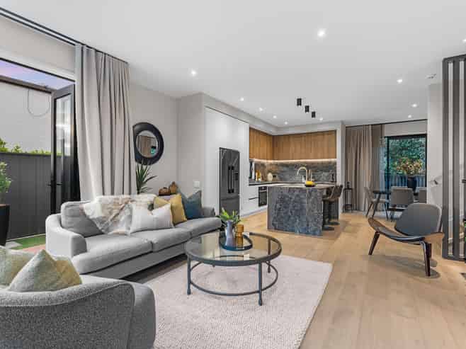 8 Ryanville Lane, St Heliers