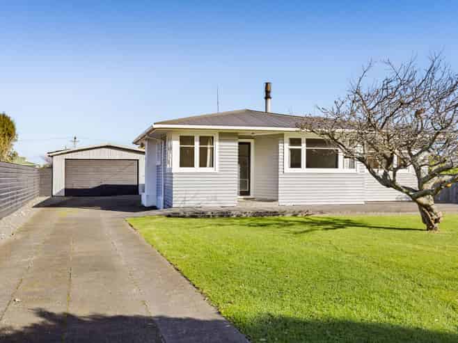 16 Riemenschneider Street, Manaia