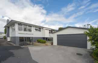 17 Hilltop Road, Parkvale