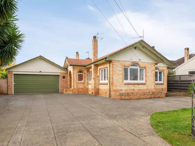 8 Knighton Road, Hillcrest