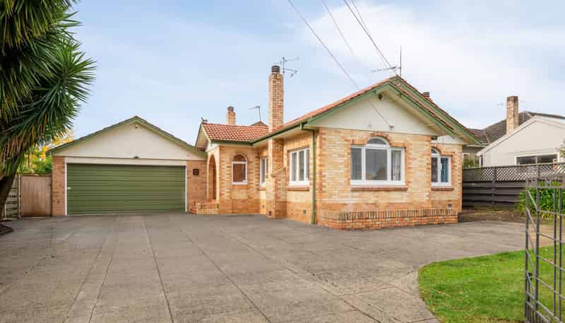 8 Knighton Road, Hillcrest