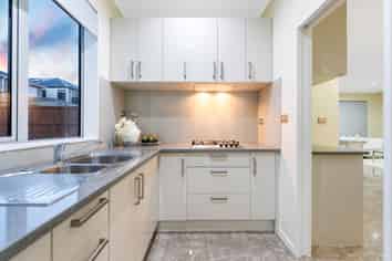 16 Hangahai Road, Flat Bush