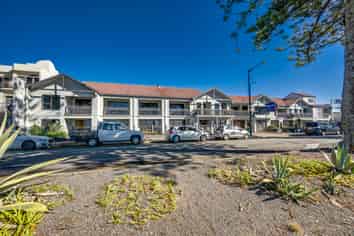 Established Motel Complex - The Edgewater Motel