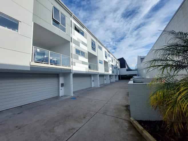 8/521 Anglesea Street, Hamilton Central