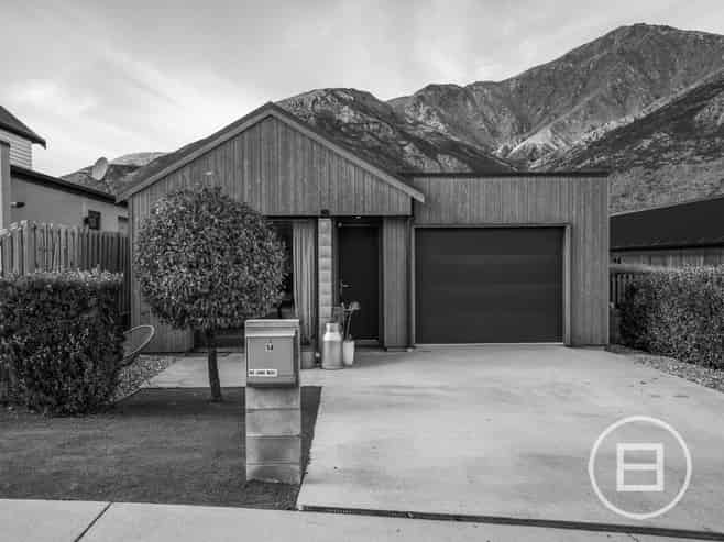 14 Huxley Place, LAKE HAYES ESTATE