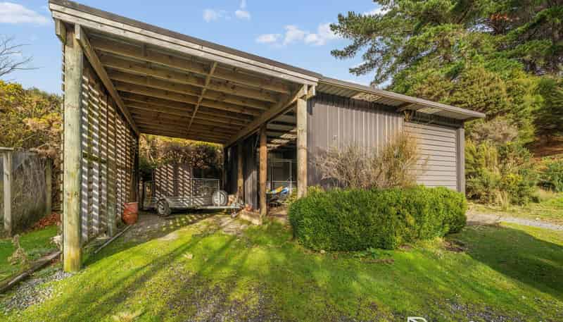 157 Upper Fitzherbert Road, Wainuiomata