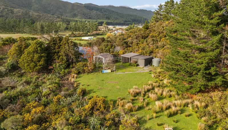 157 Upper Fitzherbert Road, Wainuiomata