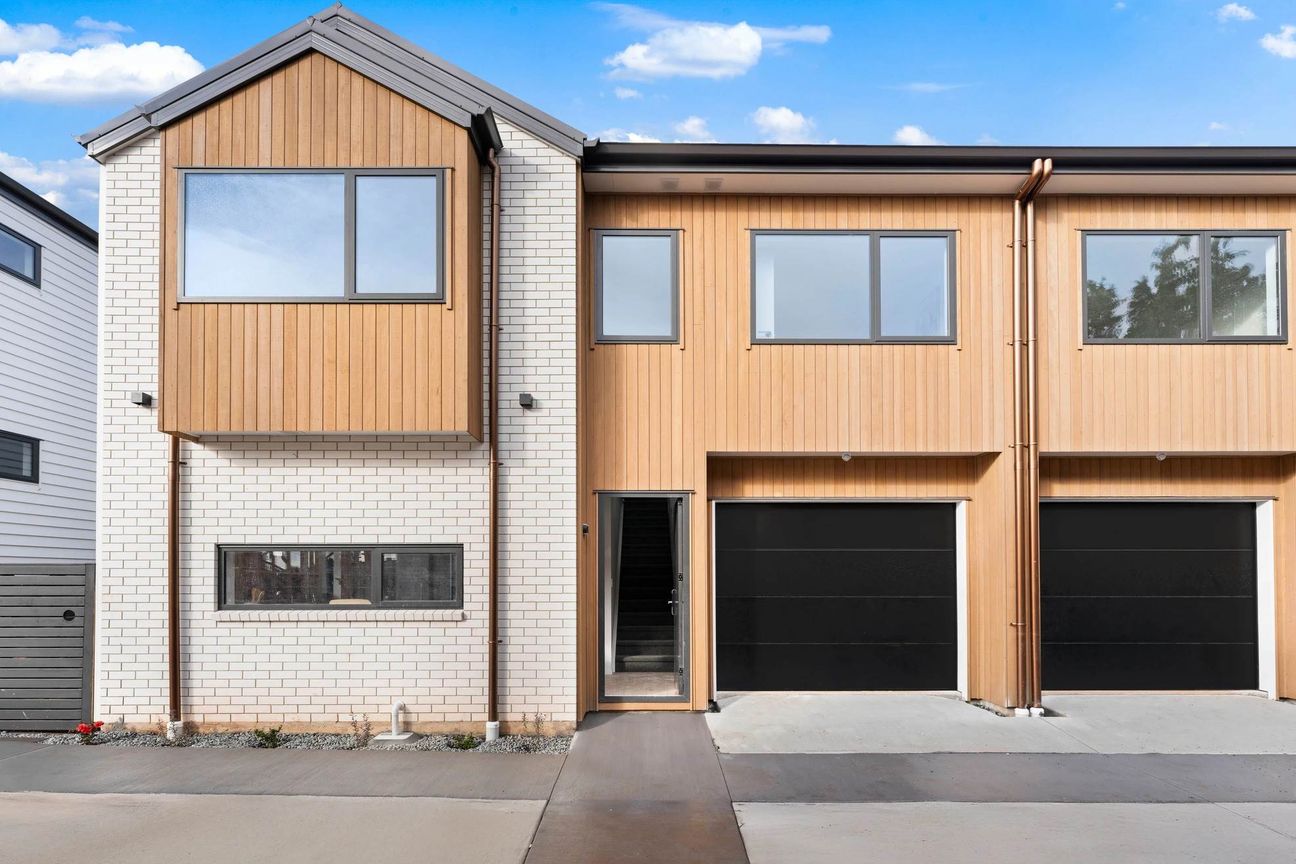 Corner Property with Big Section and Garage! - Vista 4