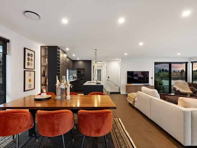 9 Suburb Street, Queenstown