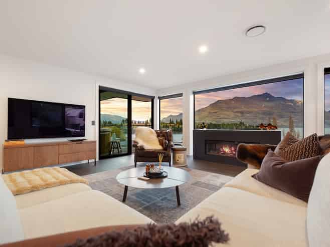 9 Suburb Street, Queenstown