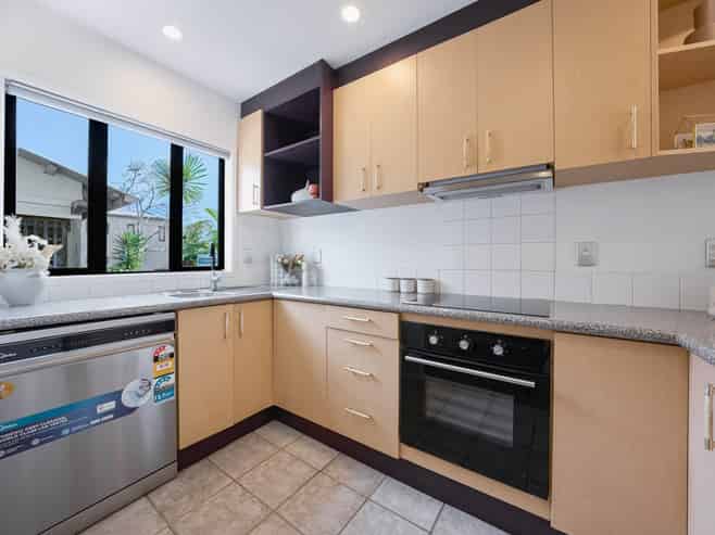 1/92 Bush Road, Albany