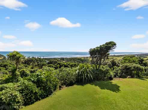 72 Domain Crescent, Muriwai