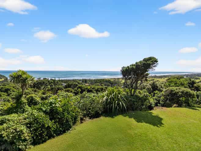 72 Domain Crescent, Muriwai