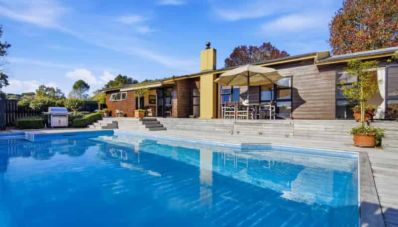  828 Ridge Road, Riverhead