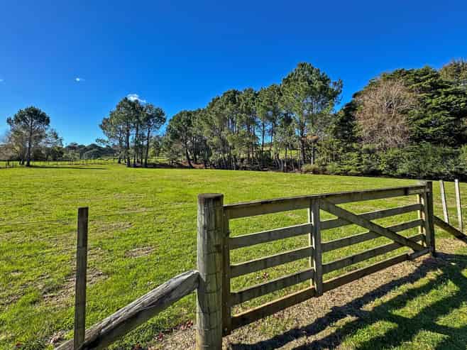  828 Ridge Road, Riverhead