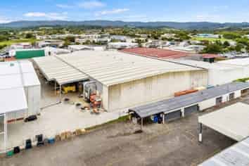 Large Scale Opportunity in Prime Henderson Location
