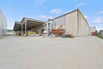 Large Scale Opportunity in Prime Henderson Location
