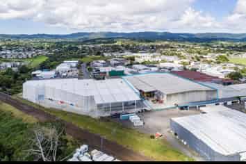 Large Scale Opportunity in Prime Henderson Location