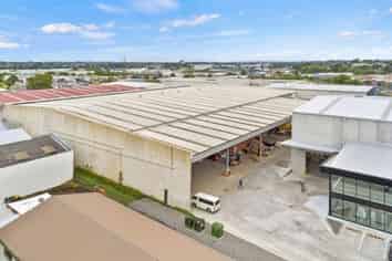 Large Scale Opportunity in Prime Henderson Location