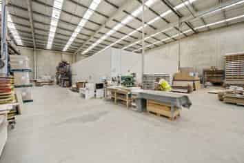 Large Scale Opportunity in Prime Henderson Location