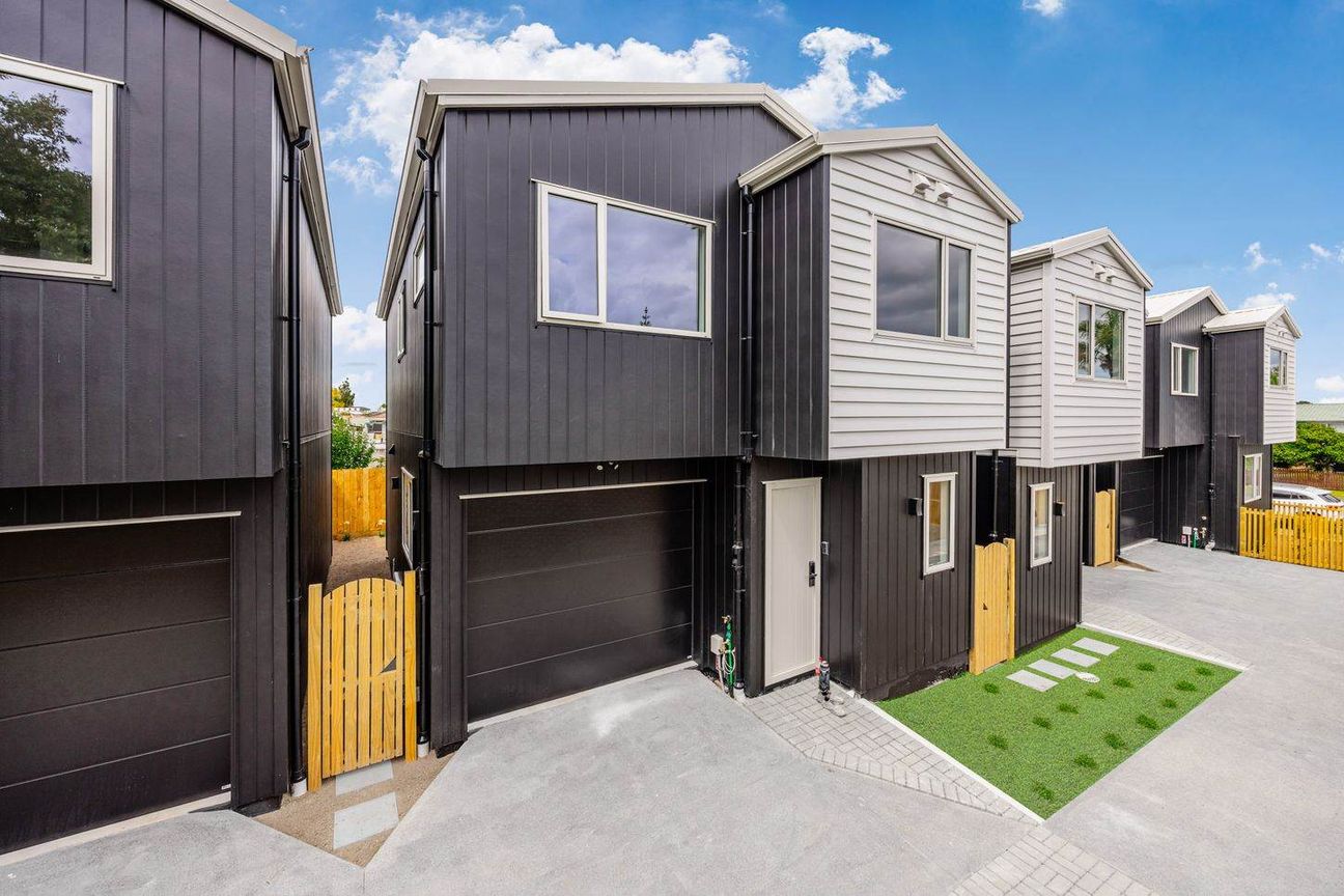 Brand-New Freehold Standalone Home - Widok 4