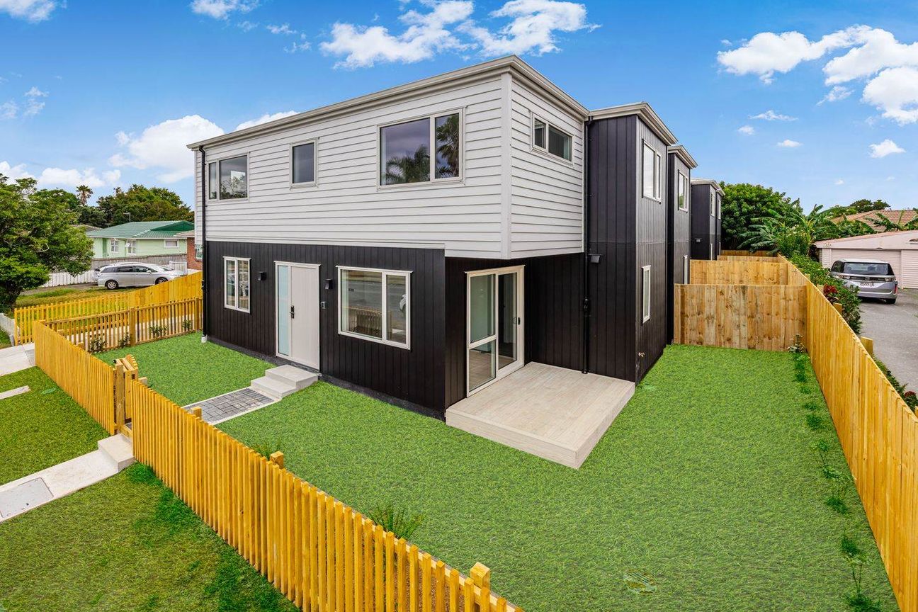 Brand-New Freehold Standalone Home - Widok 2