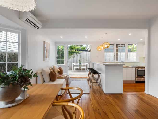 1 Rhodes Avenue, Mount Albert