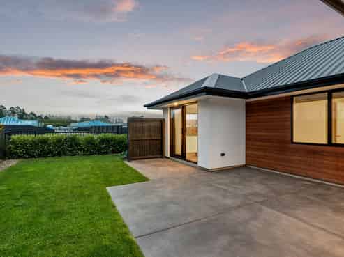 6 Millstead Lane, Casebrook