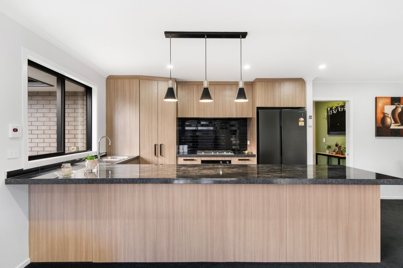 Two Owners, One Decision - Sell It Now! - Więcej