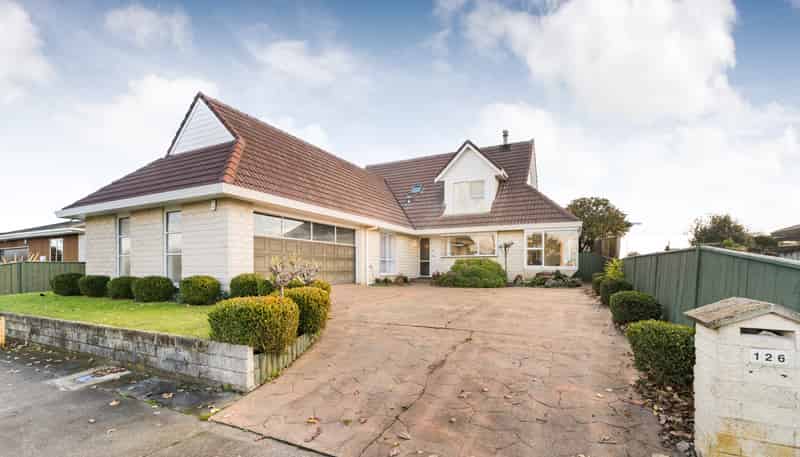 126 John F Kennedy Drive, Milson