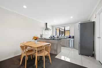 1/204 Old Farm Road, Hamilton East