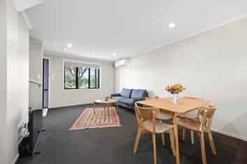 1/204 Old Farm Road, Hamilton East