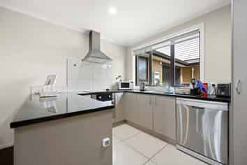 1/204 Old Farm Road, Hamilton East