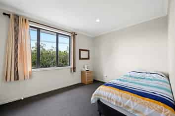 1/204 Old Farm Road, Hamilton East
