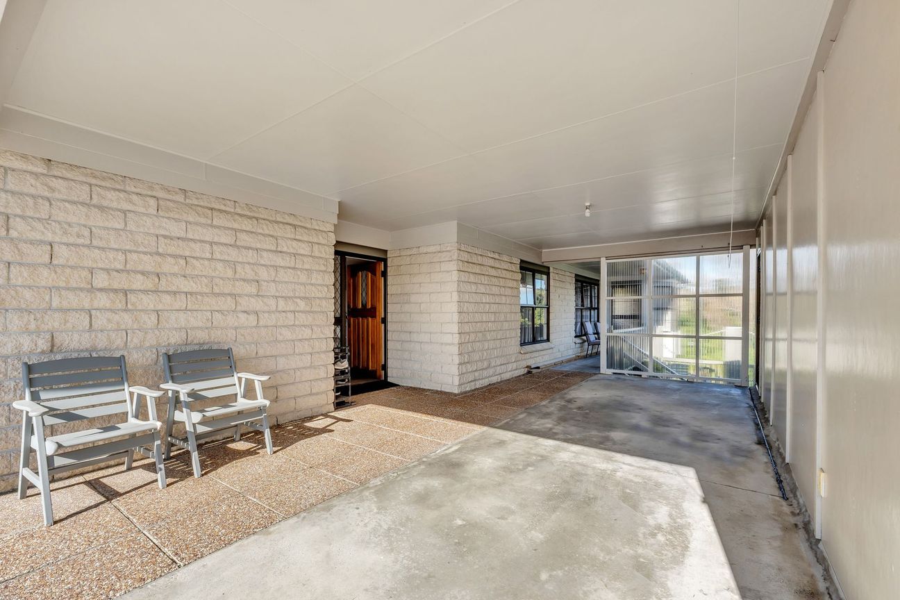 Ticks the Right Boxes on Cobham Avenue - Widok 6