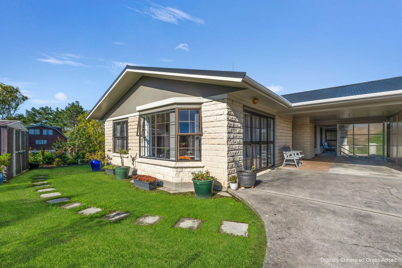 Ticks the Right Boxes on Cobham Avenue - Widok 5