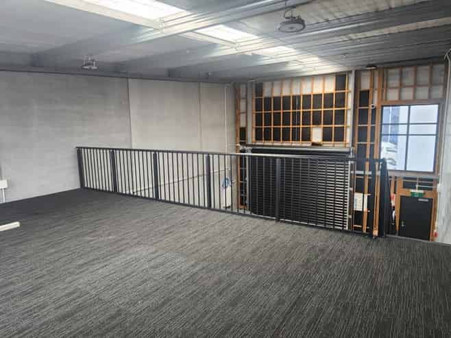125sqm industrial unit - Silverdale